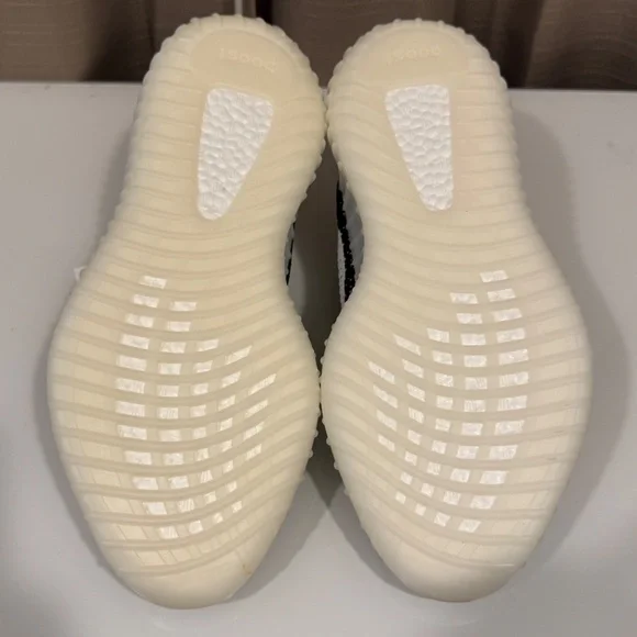 Adidas Yeezy Boost 350 V2 (Mens sz 11)